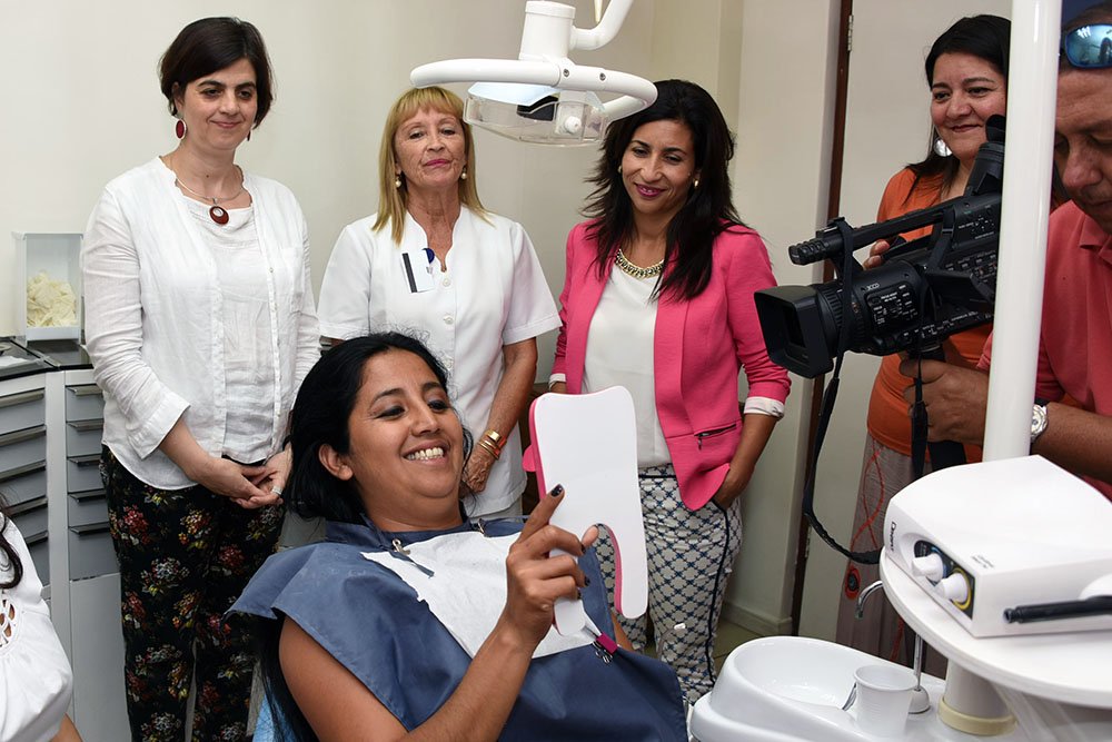 Programa Dental Mas Sonrisas Para Chile Dirigido A Mujeres Jefas De Hogar Bonos Del Gobierno De Chile