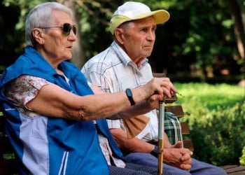 pensionados-reciben-bono