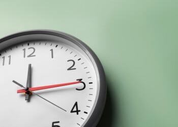 Cambio de hora en Chile 2026: cuándo debes adelantar el reloj y qué regiones no modifican su horario