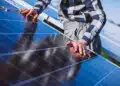 Curso gratuito enseña a instalar paneles solares en casa: revisa cómo inscribirte antes que venza el plazo